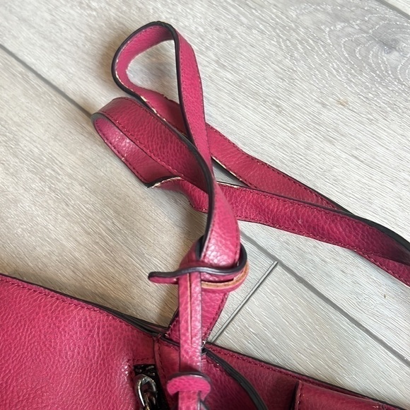 Joes maroon vegan leather zippered lined tote bag - Picture 4 of 7